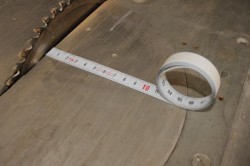 X111 samolepící měřící páska pro montáž na stoly a stroje o délce 1m se škálováním zprava doleva, fotografie 1/3